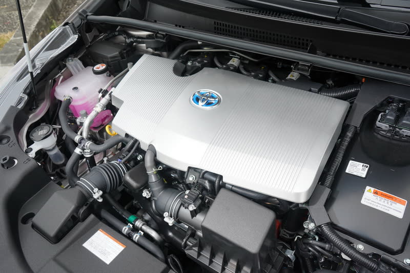 動力輸出同為1.8升自然進氣引擎+電動馬達+E-CVT變速箱