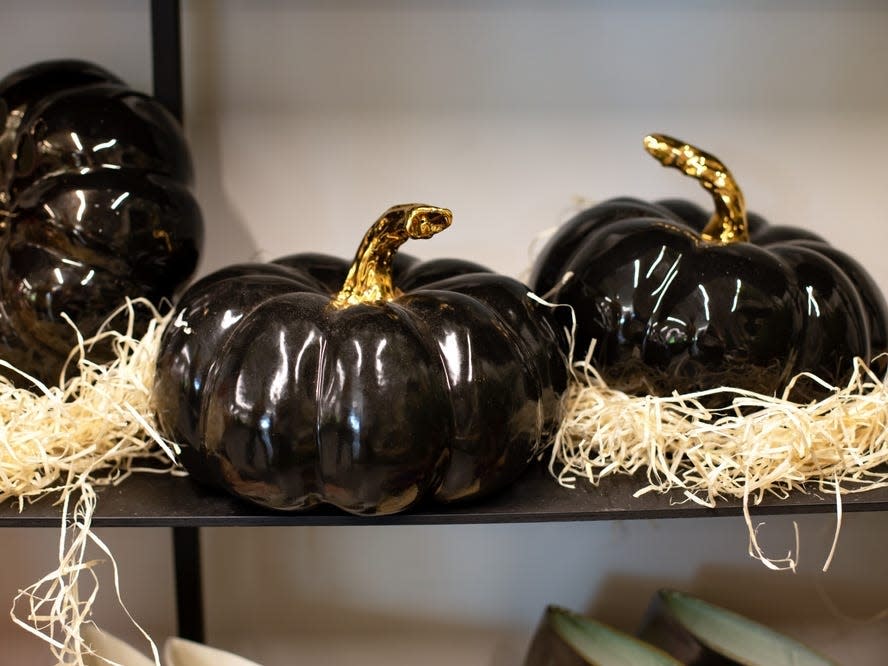 black glass pumpkins, halloween decor on shelf