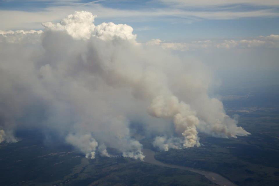 Wildfires continue burning in and around Fort McMurray, Alta., Wednesday, May 4, 2016.THE CANADIAN PRESS/Jeff McIntosh