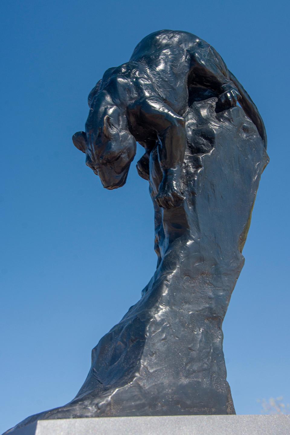 Stealth by Bobbie Carlyle. Sioux Falls SculptureWalk 2022.