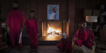 En esta imagen difundida por Universal Pictures, Winston Duke, Shahadi Wright Joseph, Evan Alex y Lupita Nyong'o, de izquierda a derecha, en una escena de "Us", la nueva película de Jordan Peele. (Claudette Barius/Universal Pictures vía AP)