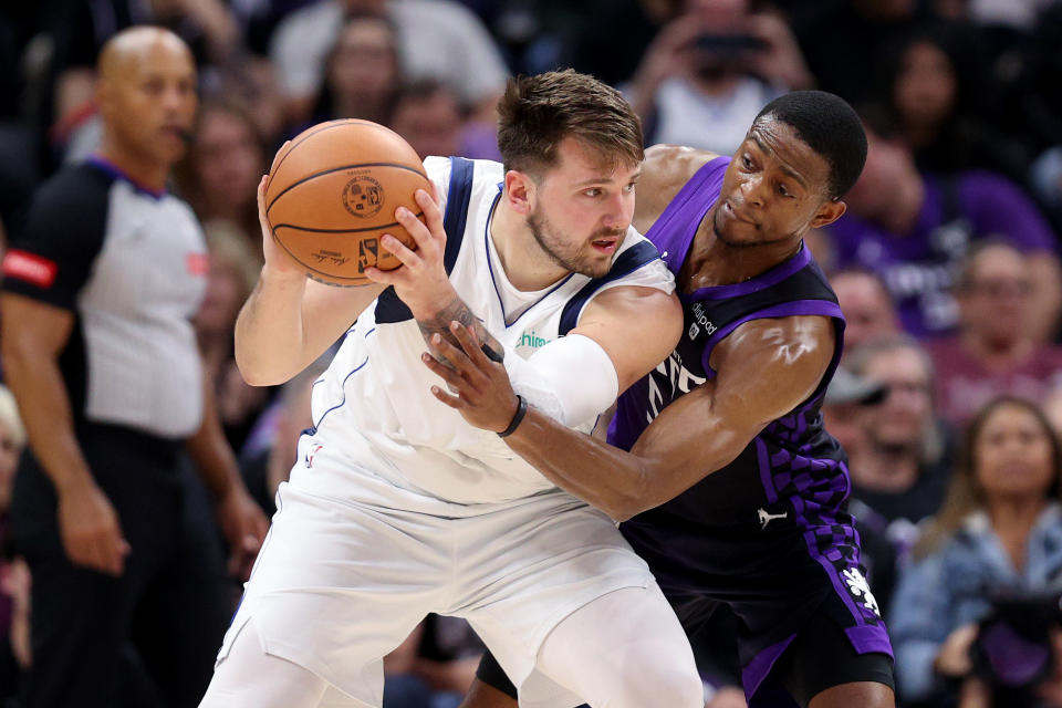 SACRAMENTO, CALIFORNIA - MARCH 26: De'Aaron Fox #5 of the Sacramento Kings guards Luka Doncic #77 of the Dallas Mavericks in the first half at Golden 1 Center on March 26, 2024 in Sacramento, California. NOTE TO USER: User expressly acknowledges and agrees that, by downloading and or using this photograph, User is consenting to the terms and conditions of the Getty Images License Agreement.  (Photo by Ezra Shaw/Getty Images)