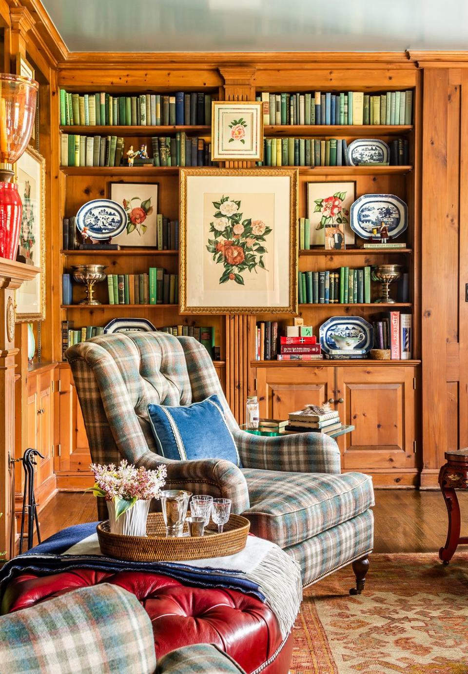 <p>In this library setup, plaid seating lends contrast to wood shelving and flooring. </p>