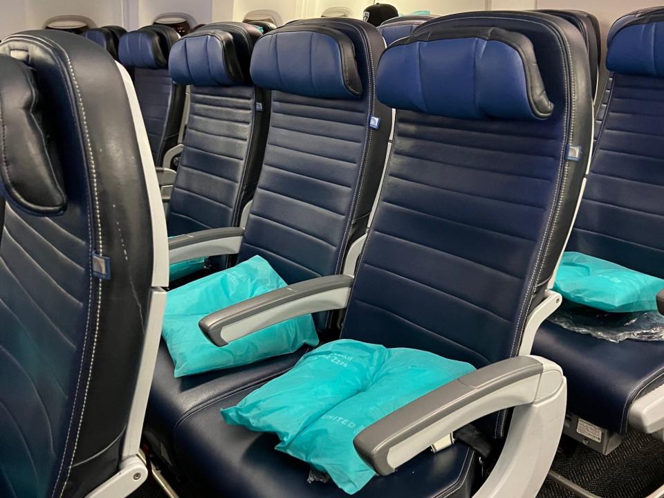 United Airlines Boeing 767 seats.