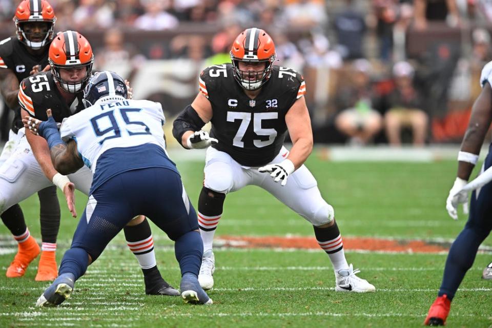 Cleveland Browns guard Joel Bitonio (75) blocks against the Tennessee Titans on Sept. 24 in Cleveland.