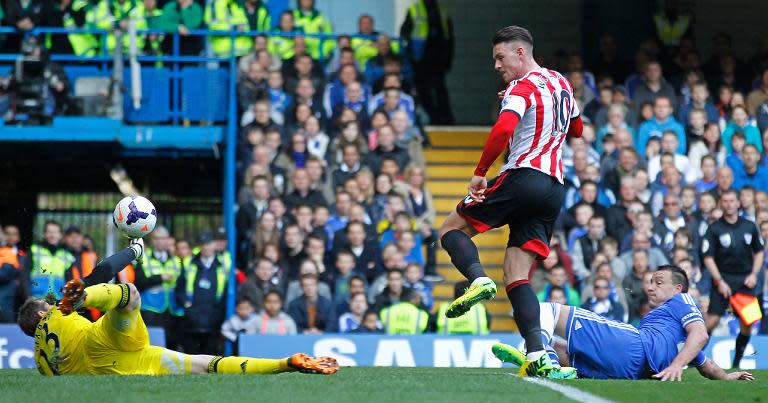 Sunderland's striker Connor Wickham (2nd R) scores his team's first goal during an English Premier League football match against Chelsea at Stamford Bridge in London on April 19, 2014