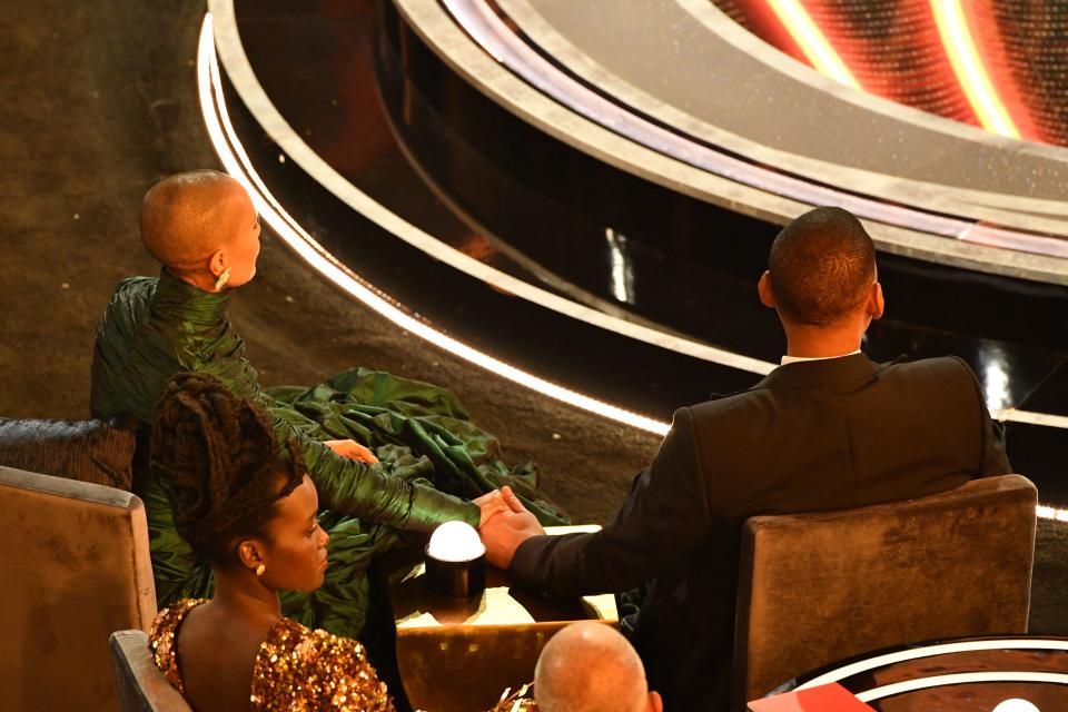 US actor Will Smith (R) sits alongside US actress Jada Pinkett Smith with the award for Best Actor in a Leading Role for 
