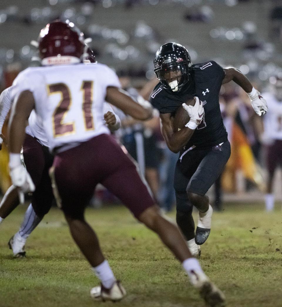 Terence Marshall (1) carries the ball during the Niceville vs Navarre football game at Navarre High School on Friday, Nov. 4, 2022.