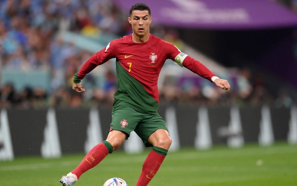 Der Großteil des TV-Publikums interessierte sich am Montagabend mehr für einen ZDF-Krimi als für das WM-Spiel zwischen Uruguay und Portugal mit Cristiano Ronaldo.
 (Bild: 2022 Getty Images/Laurence Griffiths)