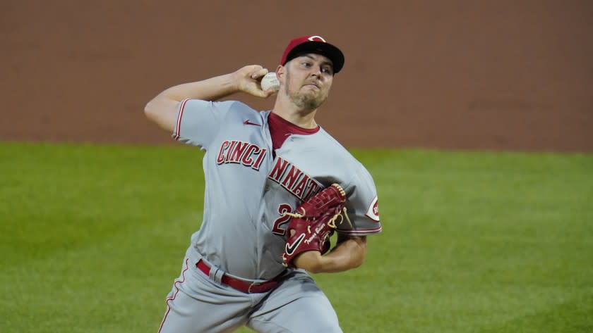 Cincinnati Reds starting pitcher Trevor Bauer delivers during the fourth inning.