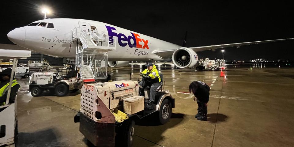 FedEx plane