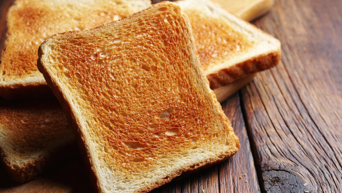 How to Slice Bread Hack, According to a Professional Baker