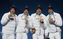 <p>Qu’il est beau ce sourire des Français qui viennent de décrocher la médaille de bronze en relais de ski de fond ! (crédit Getty) </p>