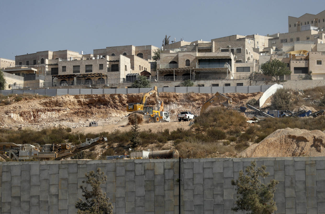 L’expansion de colonies israéliennes dans les territoires palestiniens occupés relèvent « du crime de guerre »  a mis en garde vendredi 8 mars l’ONU. (Photo d’illustration : travaux de construction en cours à Ramat Shlom, Jérusalem-Est)