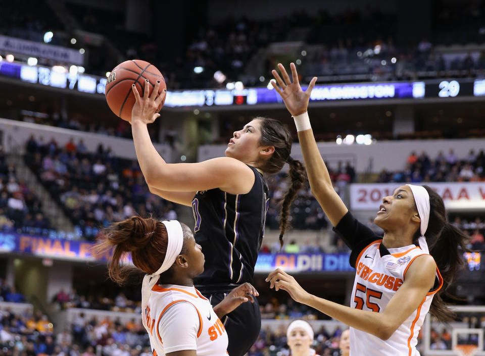 Kelsey Plum of the Washington Huskies shoots against Syracuse in the first quarter during the 2016 NCAA women's Final Four in Indianapolis. (Photo by Andy Lyons/Getty Images)