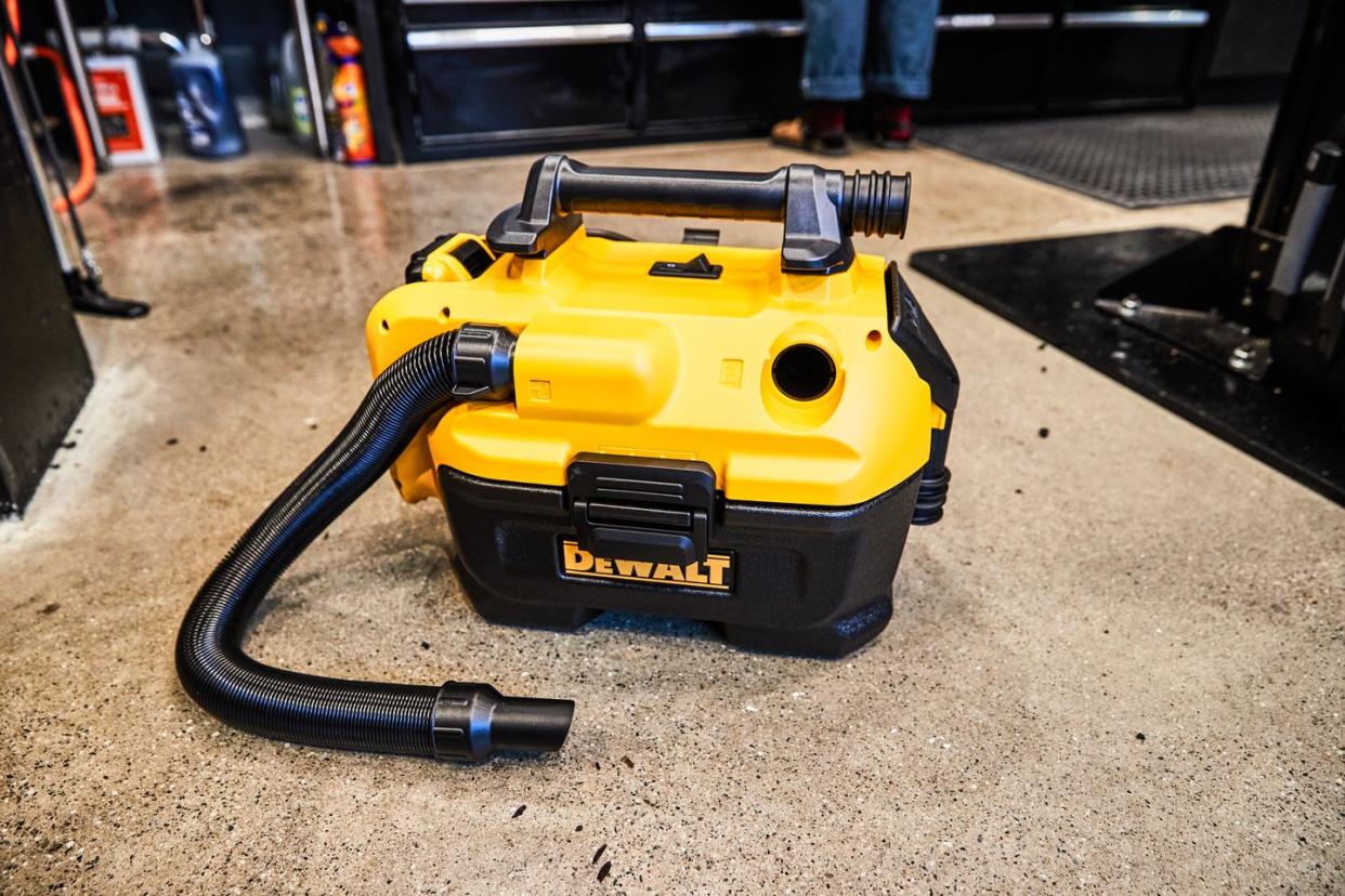 dewalt max dcb205ck small shop vacuum