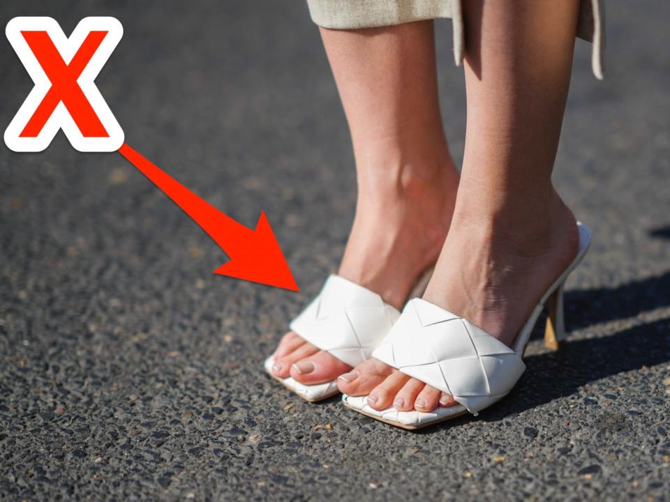 An X pointing at square-toed heels.