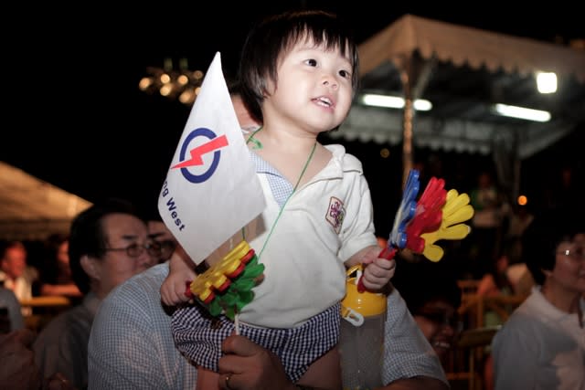 Children were also seen at the PAP rally at Buangkok on Thursday, 28 April. (Yahoo! photo/ Marianne Tan)