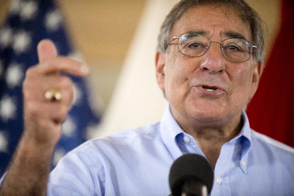 Defense Secretary Leon Panetta speaks with troops at US Pacific Command in Honolulu, Thursday, May 31, 2012. (AP Photo/Jim Watson, Pool)