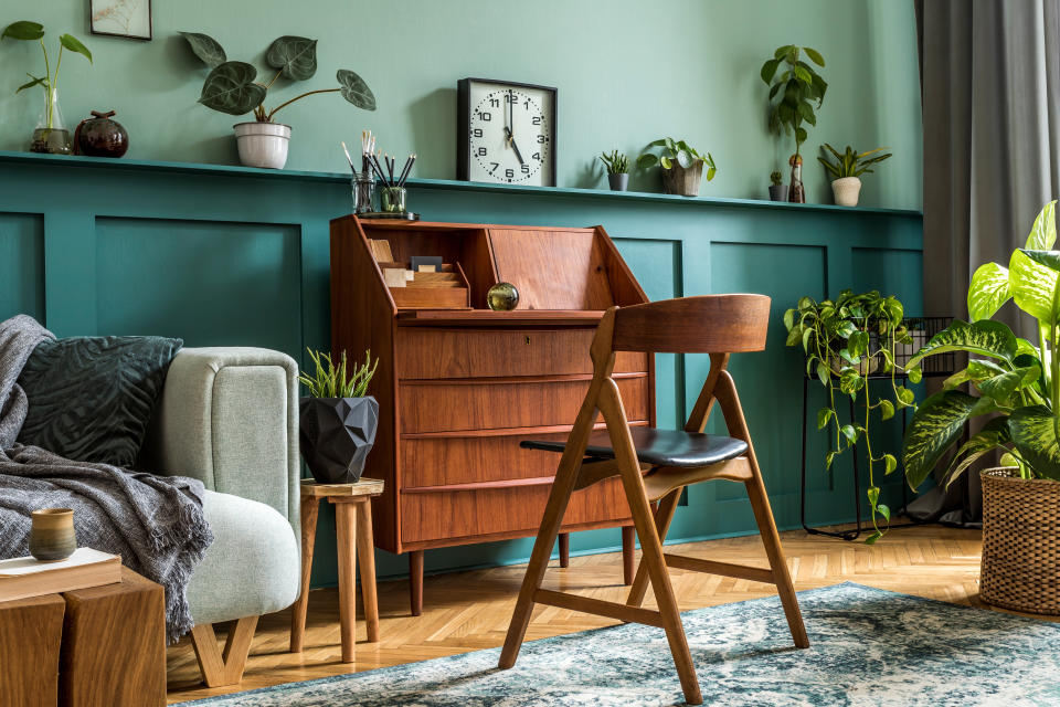 We found small writing and secretary desks for small spaces and big ideas. There are even small standing desks and desks for kid that'll get the job done. (Photo: FollowTheFlow via Getty Images)