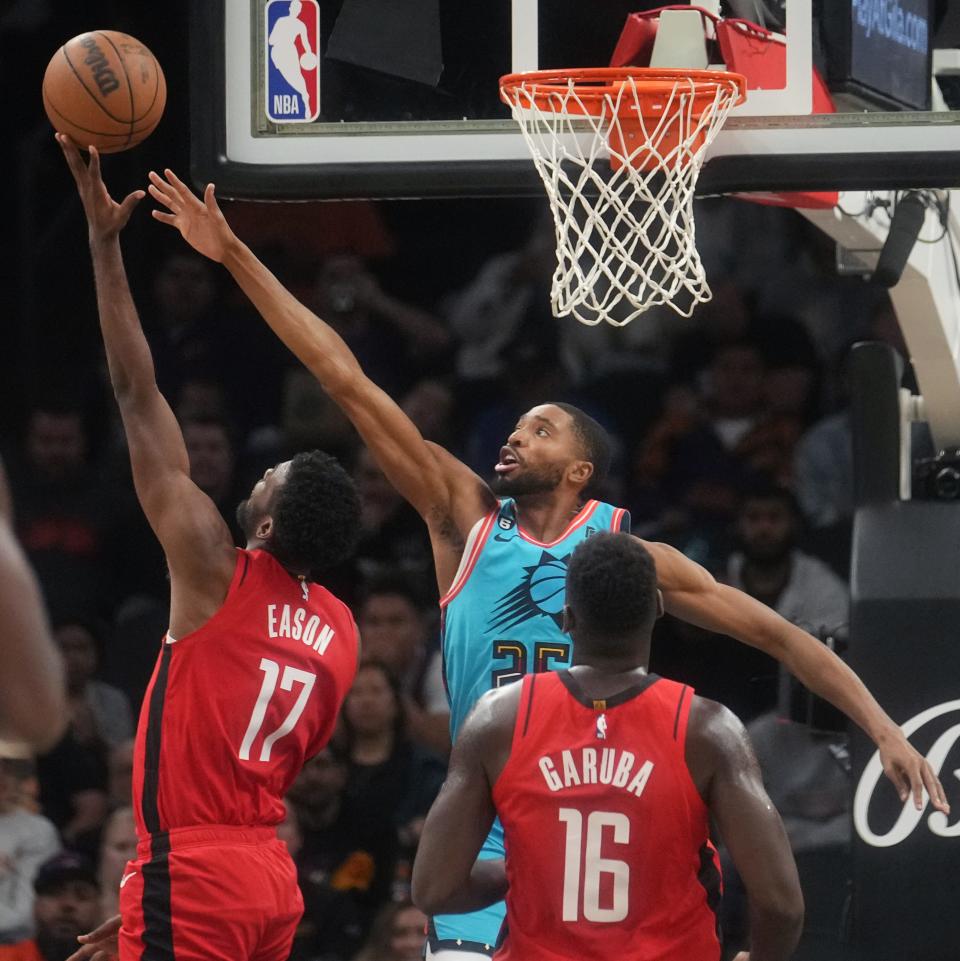 Dec 2, 2022; Phoenix, AZ, USA; Phoenix Suns guard Mikal Bridges (25) defends a shot by Houston Rockets forward Tari Eason (17) at Footprint Center.