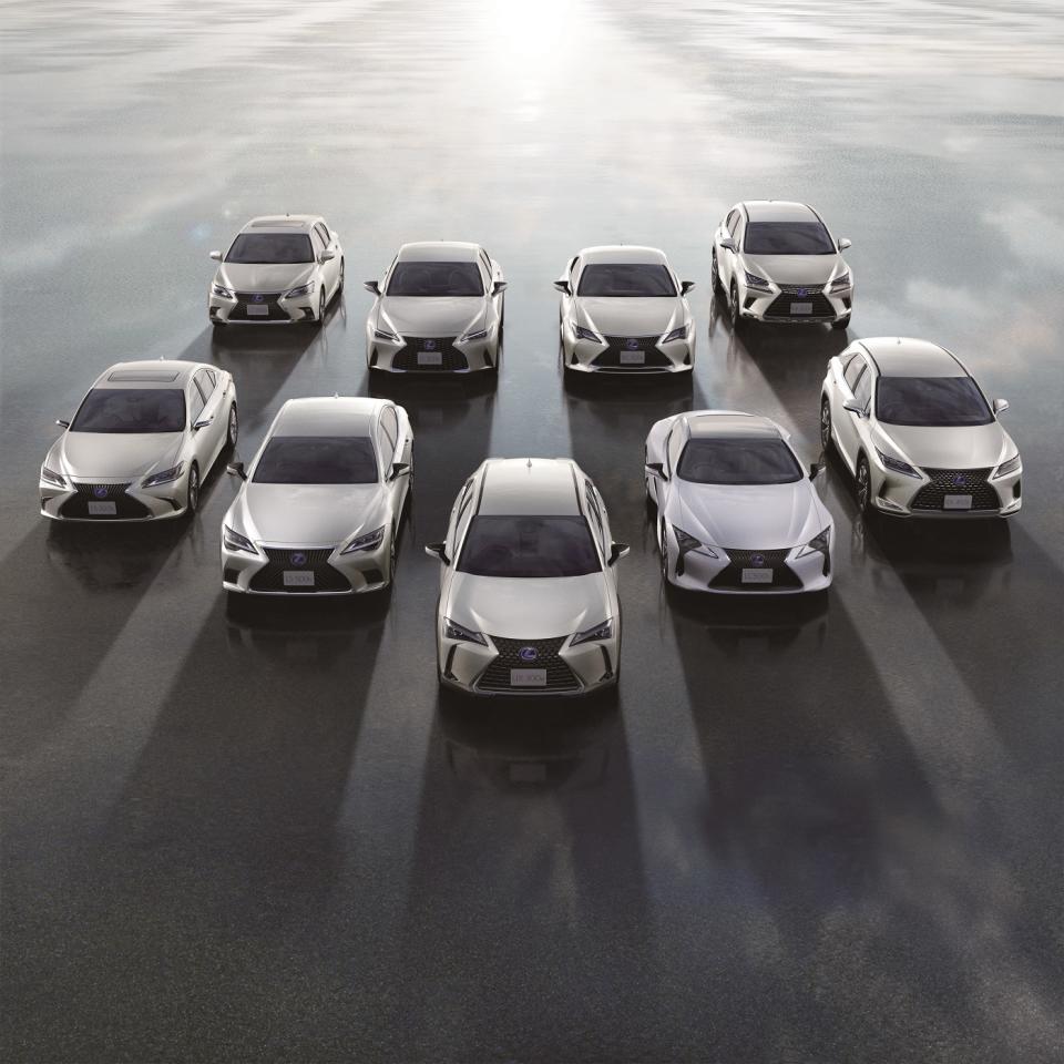 緊隨RX 400h之後Lexus仍持續推出各式電動化車款，廣為人知的Hybrid油電複合動力大軍至今已成為豪華節能車領域的指標性產品。