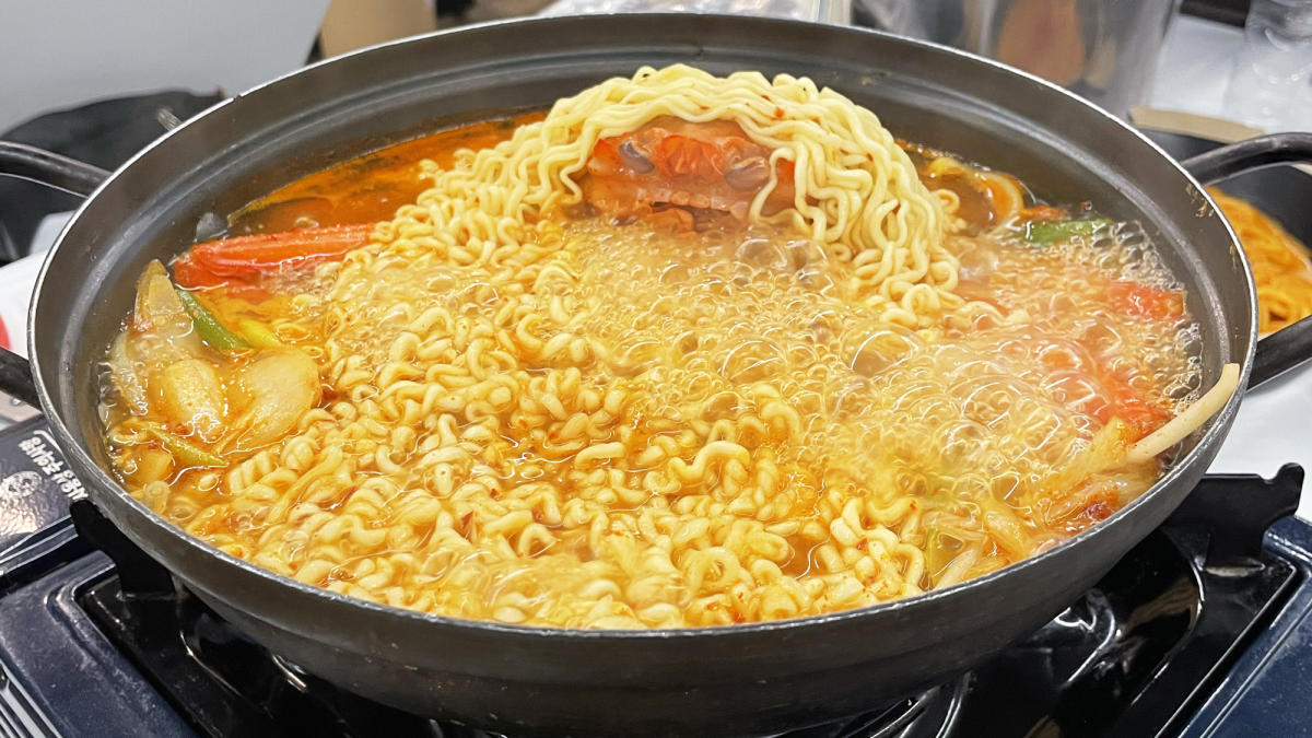 Enjoy Market : [Enjoy Food] Special Noodles in Jeongseon Market!