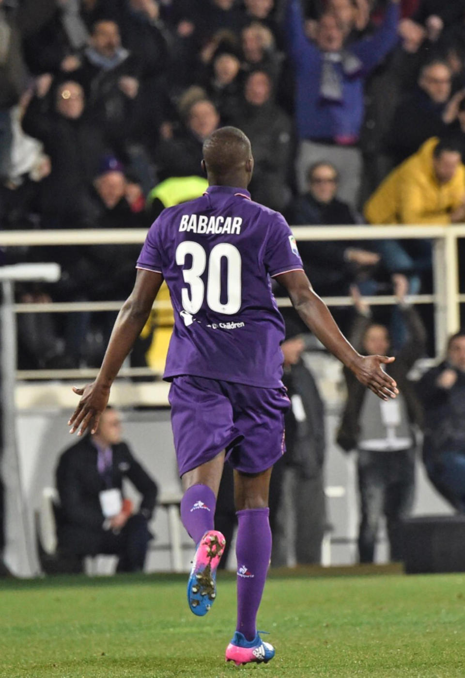 Fiorentina's Khouma Babacar celebrates after scoring during the Italian Serie A soccer match between Fiorentina and Udinese at the Artemio Franchi stadium in Florence, Italy, Feb. 11 2017. (Maurizio Degl'Innocenti/ANSA via AP)