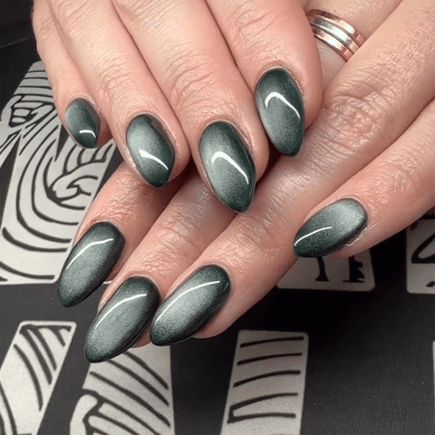 <p><a href="https://www.instagram.com/queenoftheclaws/" data-component="link" data-source="inlineLink" data-type="externalLink" data-ordinal="1">@queenoftheclaws</a>/Instagram</p>