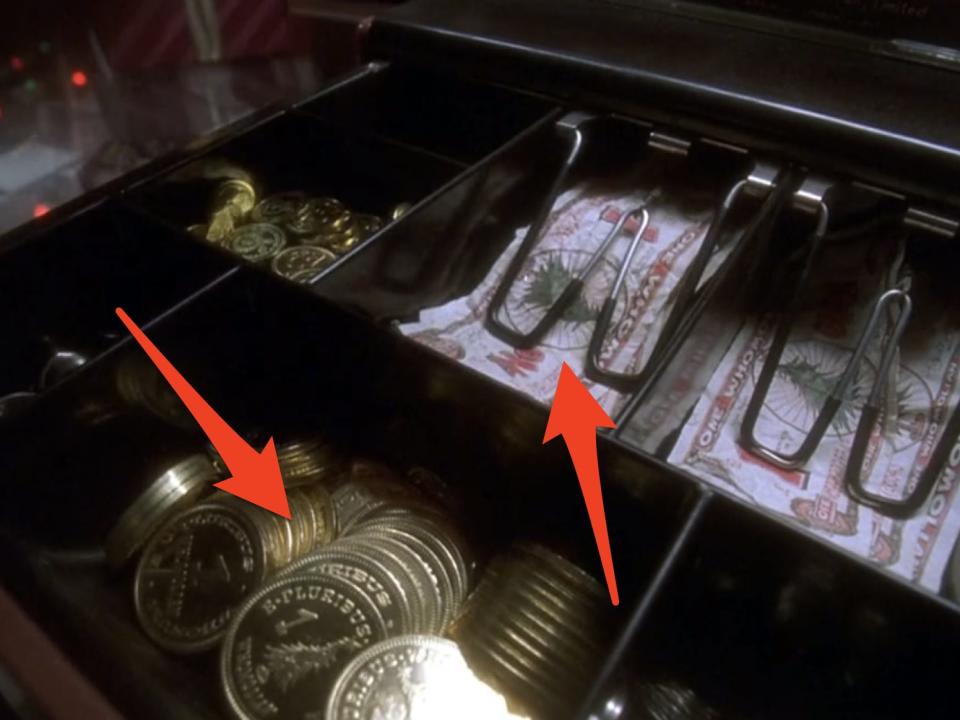 arrows pointing to the money in how the grinch stole christmas