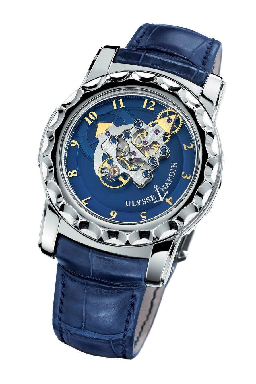 雅典Freak奇想腕錶，最早誕生於2001年，由當時剛竄起的「複雜功能之后」Carole Forestier-Kasapi構思機芯結構，再由雅典製錶大師Ludwig Oechslin歐克林博士將之實現完成。