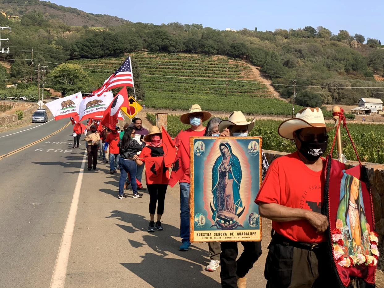 YOUNTVILLE, CALIF. - SEPT. 25, 2021 - Farmworkers outside the French Laundry.(Jean Guerrero / Los Angeles Times)