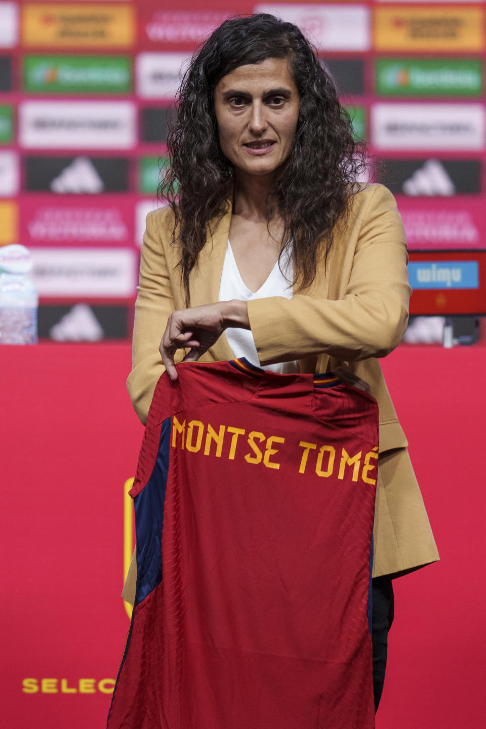 Spain's new women's national team coach Montse Tome, holds a jersey during her official presentation at the Spanish soccer federation headquarters in Las Rozas, just outside of Madrid, Spain, Monday, Sept. 18, 2023. Tome replaced Jorge Vilda less than three weeks after Spain won the Women's World Cup title and amid the controversy involving suspended federation president Luis Rubiales who has now resigned. (AP Photo/Manu Fernandez)