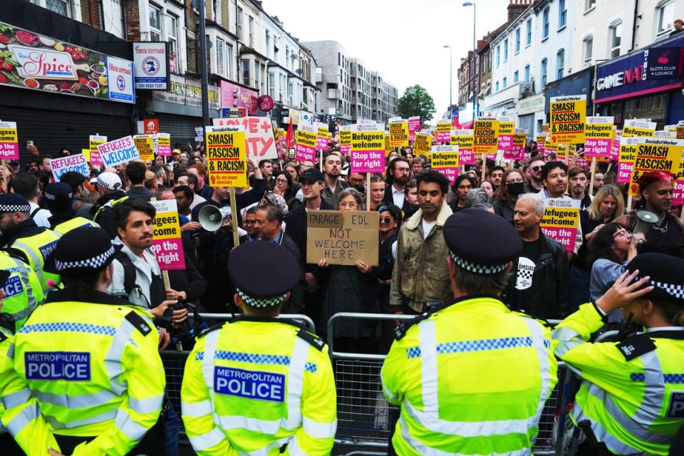 Protesters held signs reading “Refugees Welcome” and “Stop the Far Right” (Getty Images)