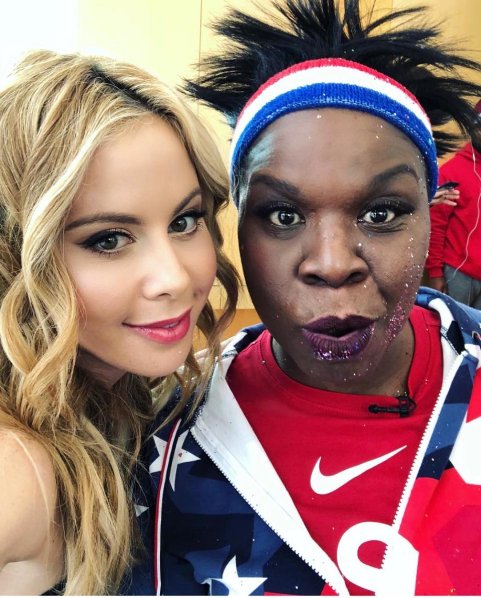 <p>taralipinski: We have finally met. And then I glitterized her.Isn’t she the best?!?! @lesdogggg (Photo via Instagram/taralipinski) </p>