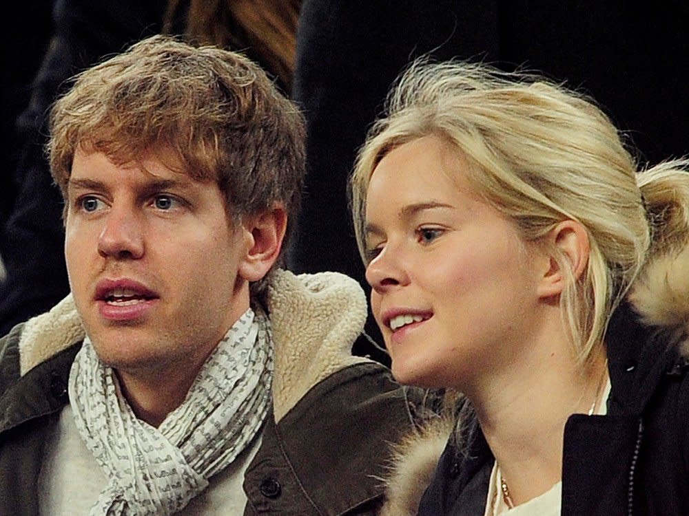 Eines der ganz wenigen gemeinsamen Bilder in der Öffentlichkeit: Sebastian Vettel mit seiner damaligen Freundin Hanna Prater im Jahr 2012 im Stadion des FC Barcelona. (Bild: 2012 AFP)