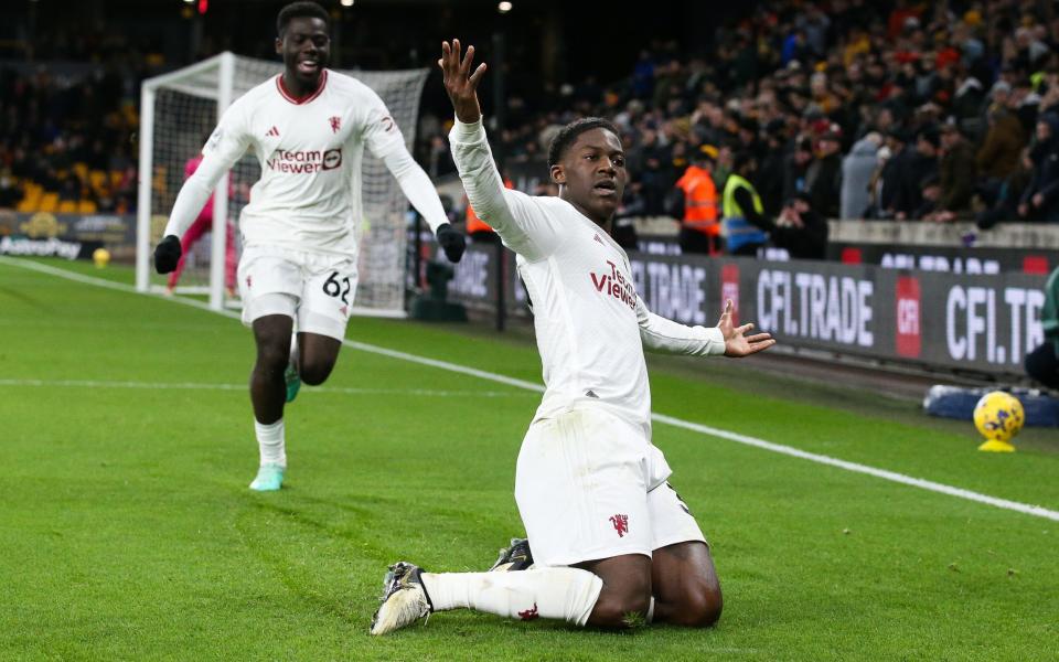 Kobbie Mainoo celebrates scoring the winner against Wolves