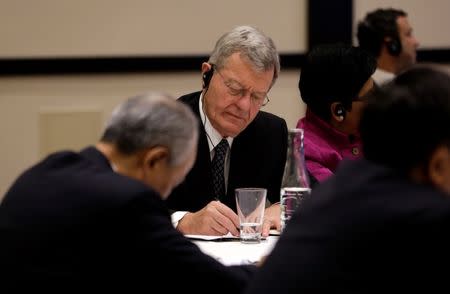 U.S. Ambassador to China Max Baucus takes notes while Chinese President Xi Jinping speaks at a U.S.-China business roundtable, comprised of U.S. and Chinese CEOs in Seattle, Washington September 23, 2015. REUTERS/Elaine Thompson/Pool