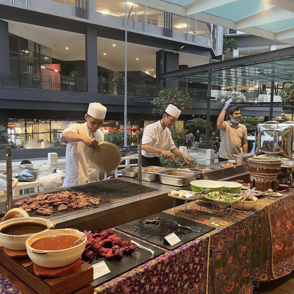 Ramadan - Komune Living - Buffet spread with chefs behind the counter