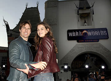 Tom Cruise and Katie Holmes at the Los Angeles fan screening of Paramount Pictures' War of the Worlds