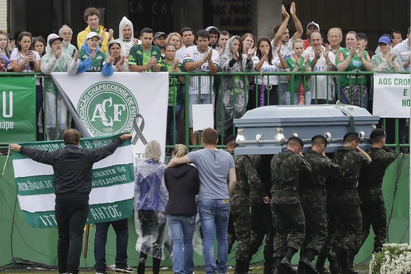 巴西甲級足球聯賽球隊「查比高恩斯隊」（Chapecoense）遭遇空難，震驚全球體壇（AP）