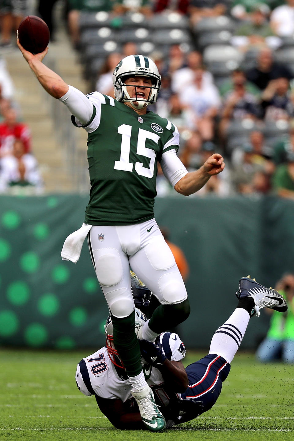 <p>Josh McCown #15 of the New York Jets thows the ball in the first quarter against the New England Patriots during their game at MetLife Stadium on October 15, 2017 in East Rutherford, New Jersey. (Photo by Abbie Parr/Getty Images) </p>