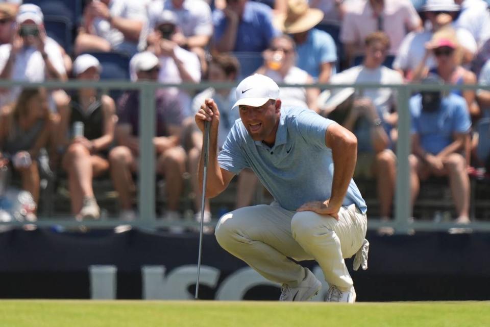 Pinehurst, North Carolina, USA; Scottie Scheffler lines up a putt on the 17th green during the third round of the U.S. Open golf tournament.