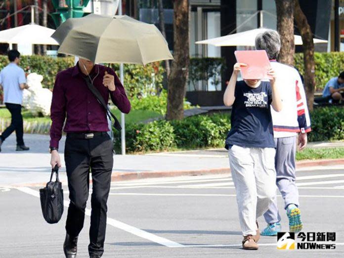 ▲中央氣象局指出，今（9）日天氣晴朗炎熱中午前後臺北市、新北市、宜蘭縣、臺東縣地區，花蓮縣縱谷為橙色燈號，有連續出現36度高溫的機率。(圖／NOWnews)