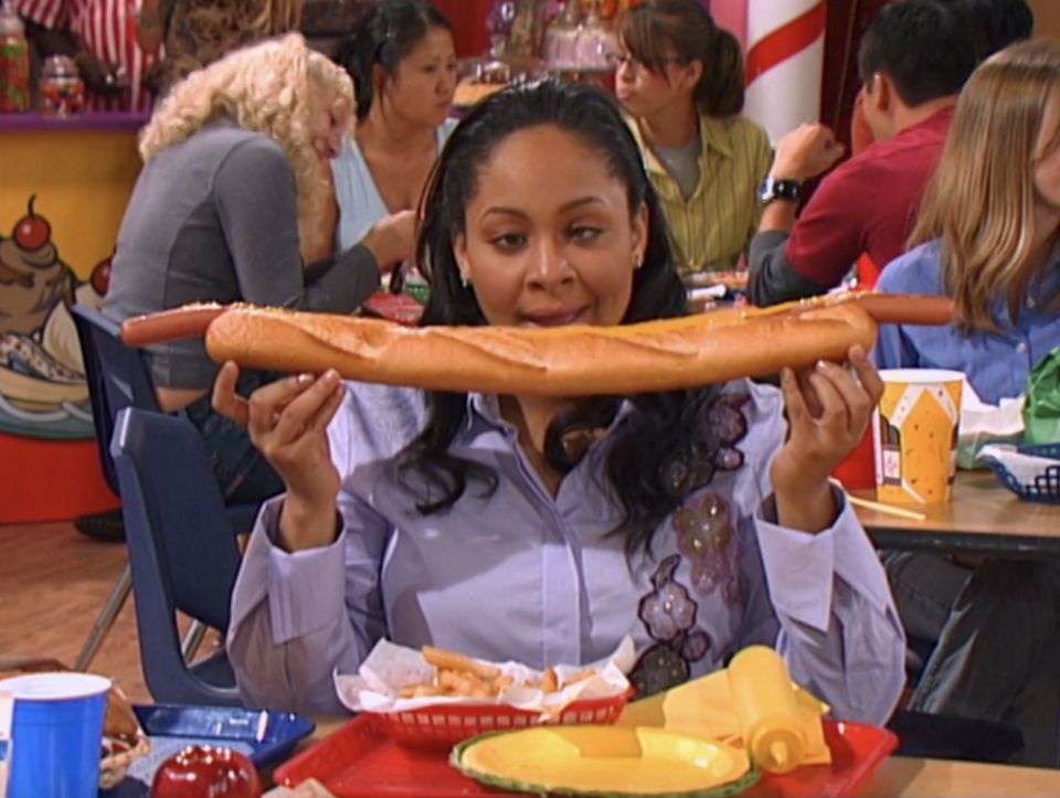 Raven's school cafeteria gets super-sized lunches on 'That's So Raven'