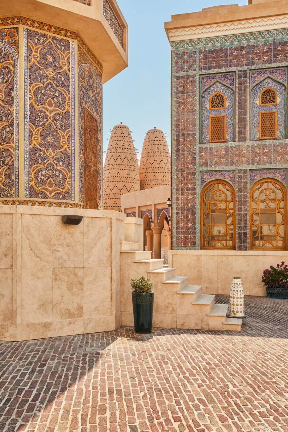 Katara Masjid es una de las mezquitas más bellas de Qatar, diseñada por el reconocido turco de renombre mundial, Zainab Fadil Oglu.