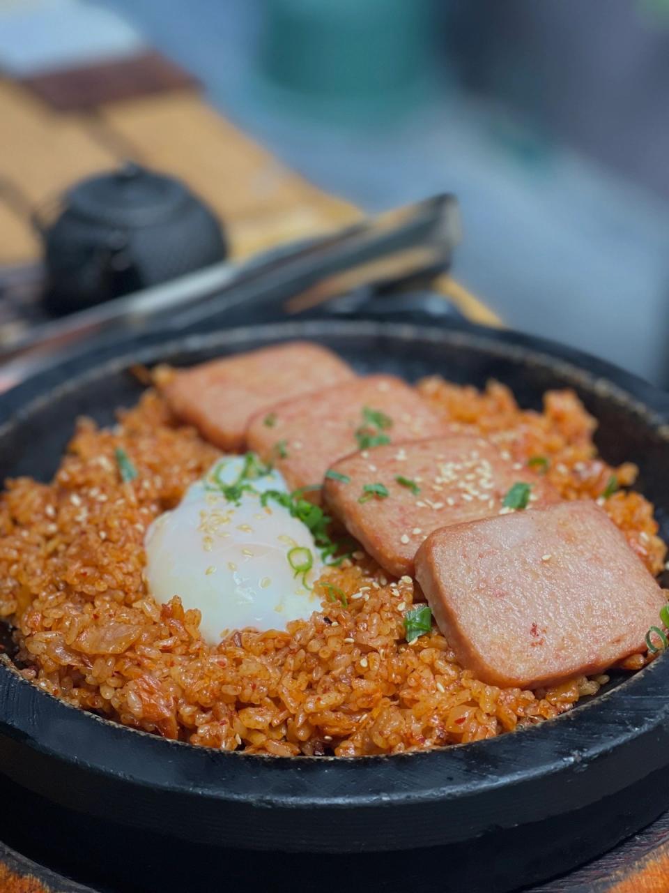 招牌火腿泡菜炒飯。（圖：小紅書）