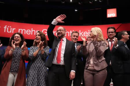 German Chancellor candidate Martin Schulz of the Social Democratic party (SPD) waves as he arrives at the party convention in Dortmund, Germany, June 25, 2017. REUTERS/Wolfgang Rattay