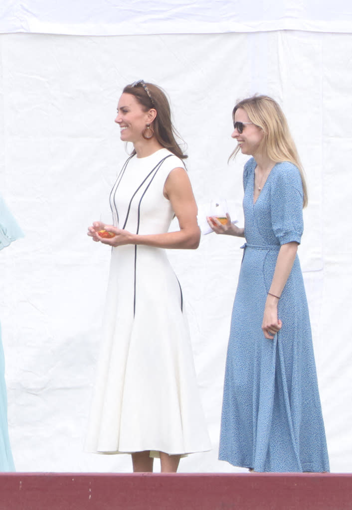 Kate Middleton porte une robe Emilia Wickstead