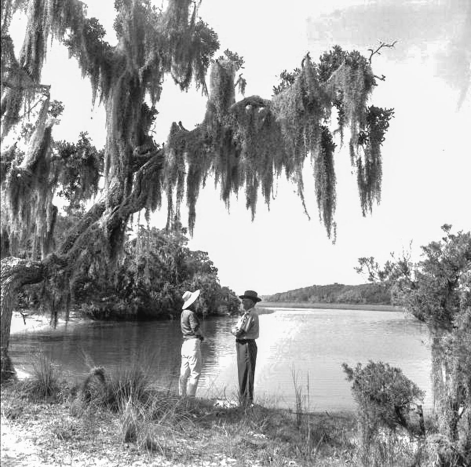 A park ranger and visitor to Tomoka State Park in the 1950s. You can stand in the same spot today to get the perfect copycat shot.